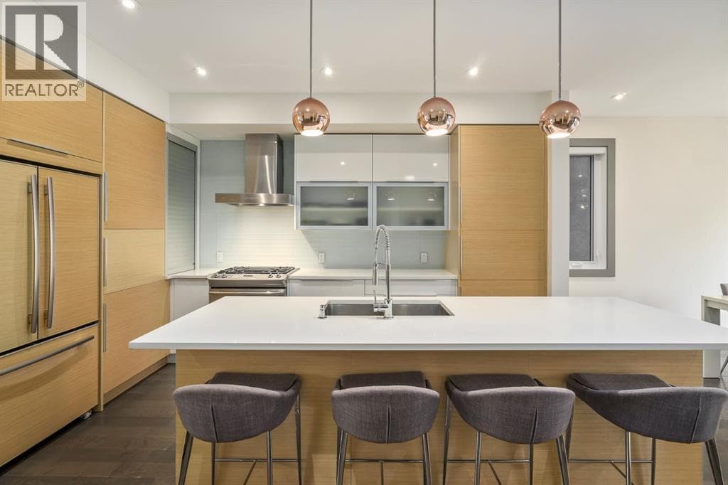 1826 37 Avenue SW — photo 3