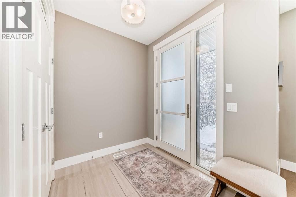 2117 51 Avenue SW — photo 2