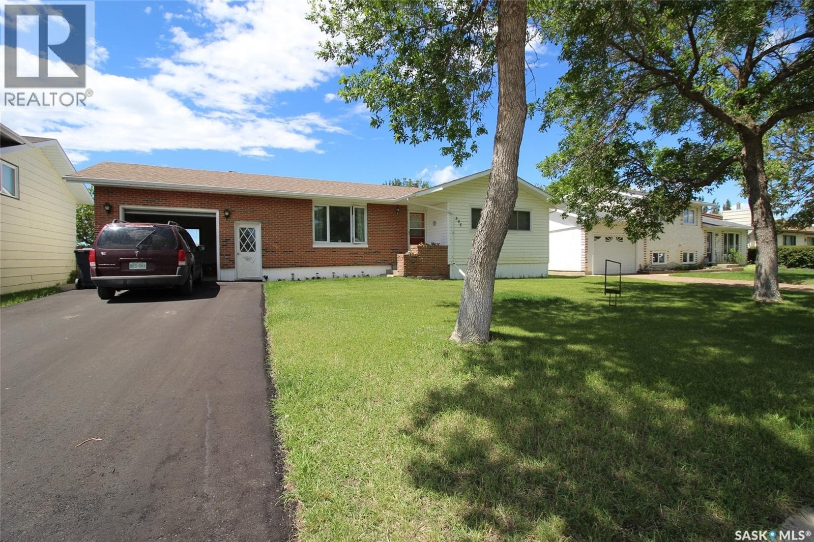 595 9th STREET W