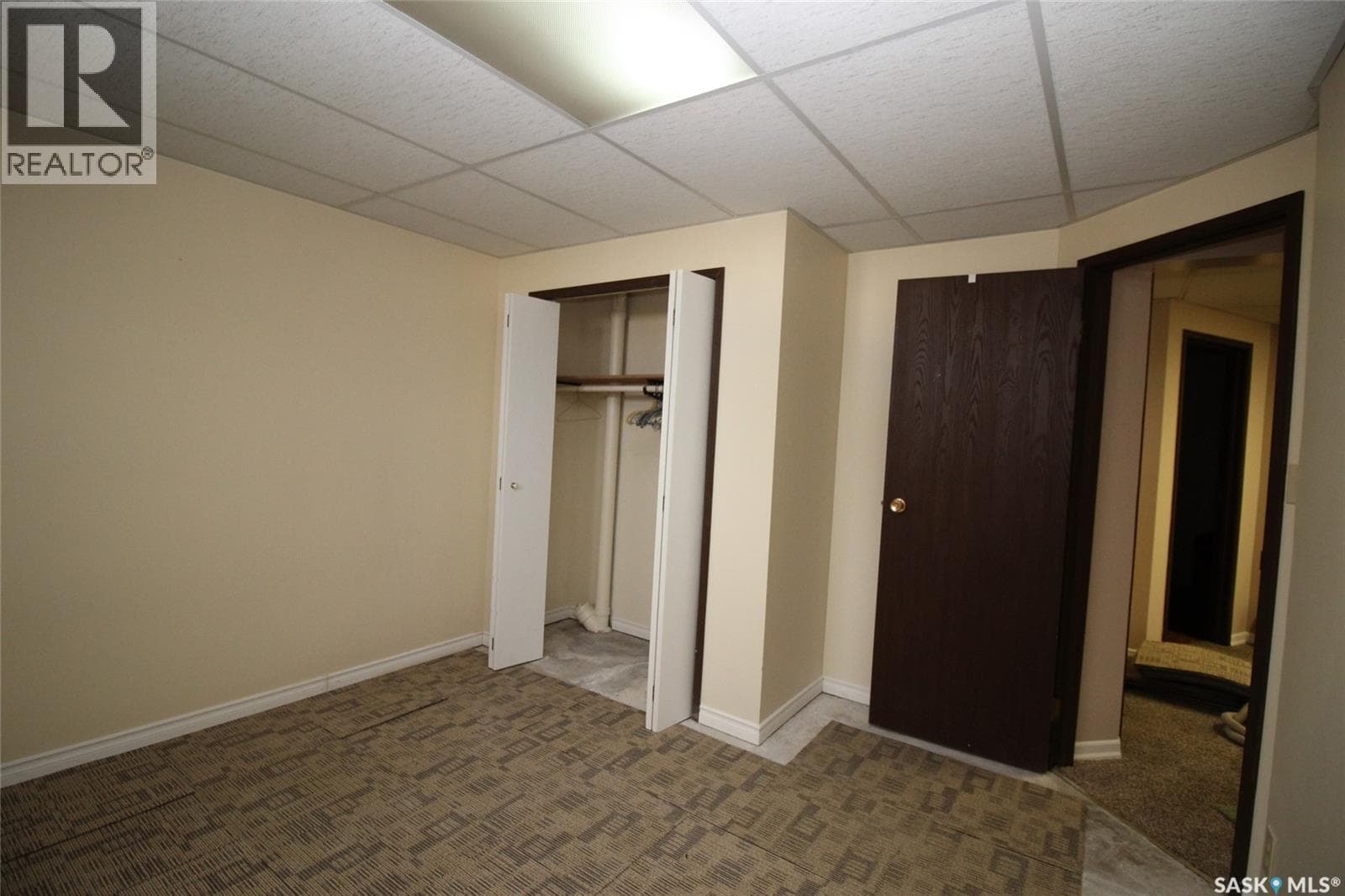 595 9th STREET W — photo 2