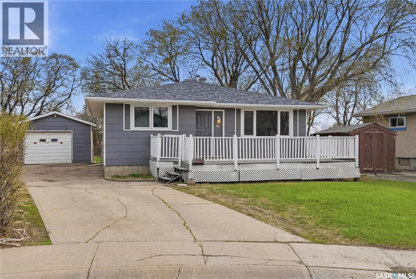 94 LLOYD CRESCENT