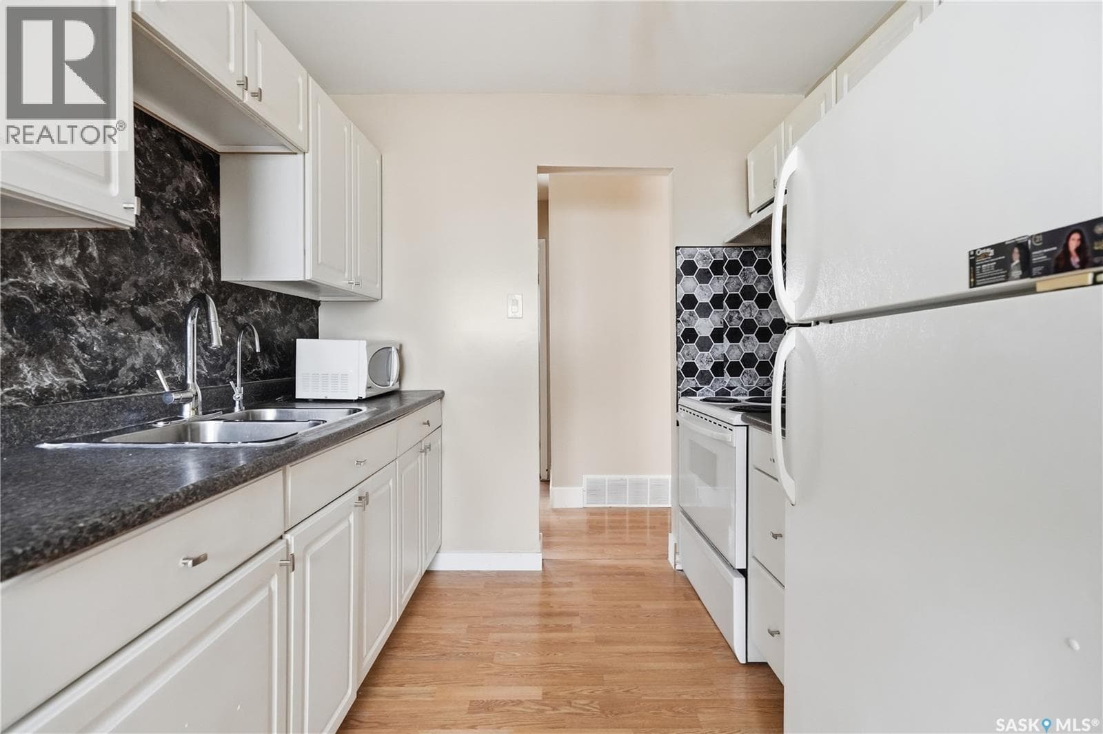 94 LLOYD CRESCENT — photo 5