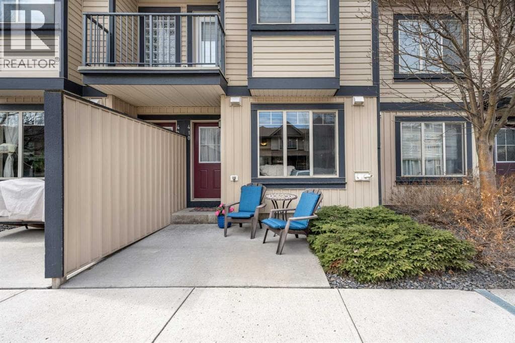 410, 121 Copperpond Common SE — photo 2