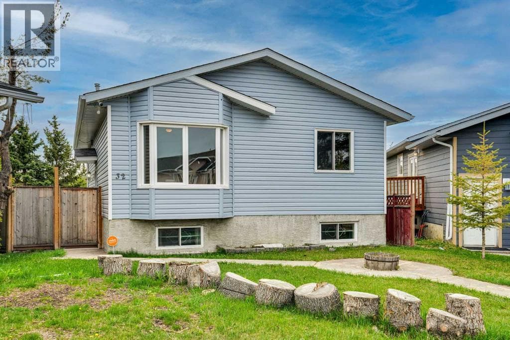32 Taraglen Place NE