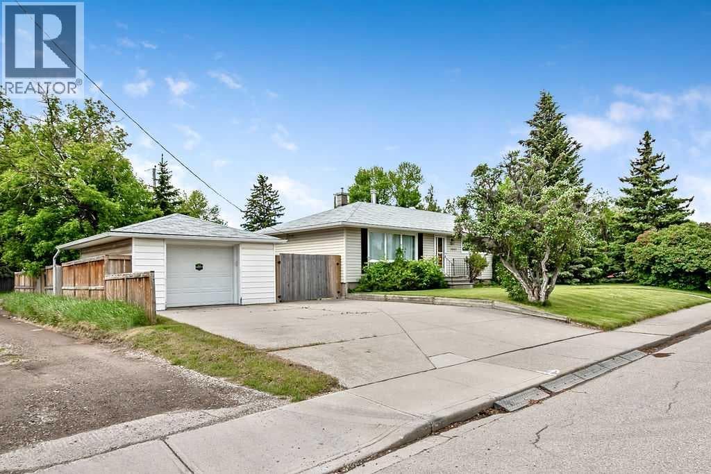 3807 25 Avenue SW — photo 3