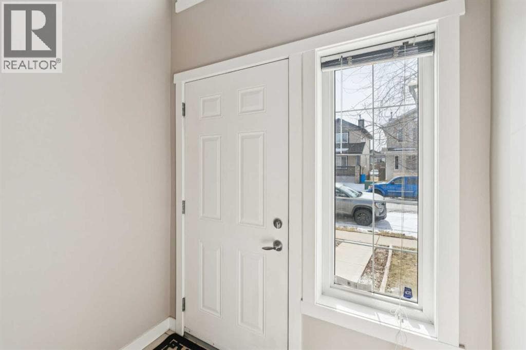 136 Luxstone Place SW — photo 3