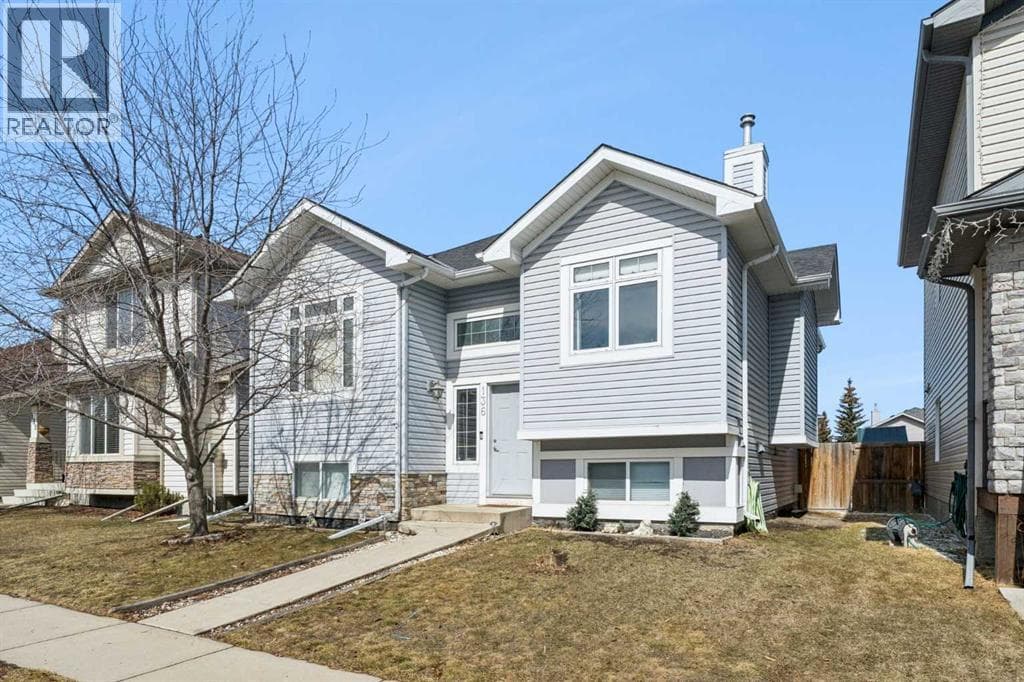 136 Luxstone Place SW — photo 2
