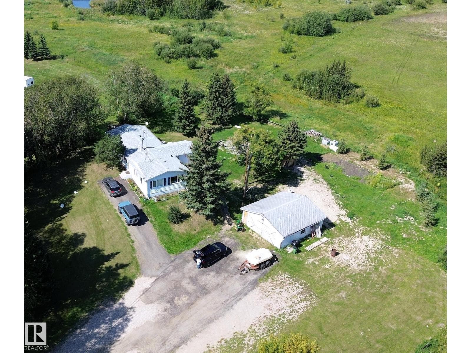 3054 28 AV SW