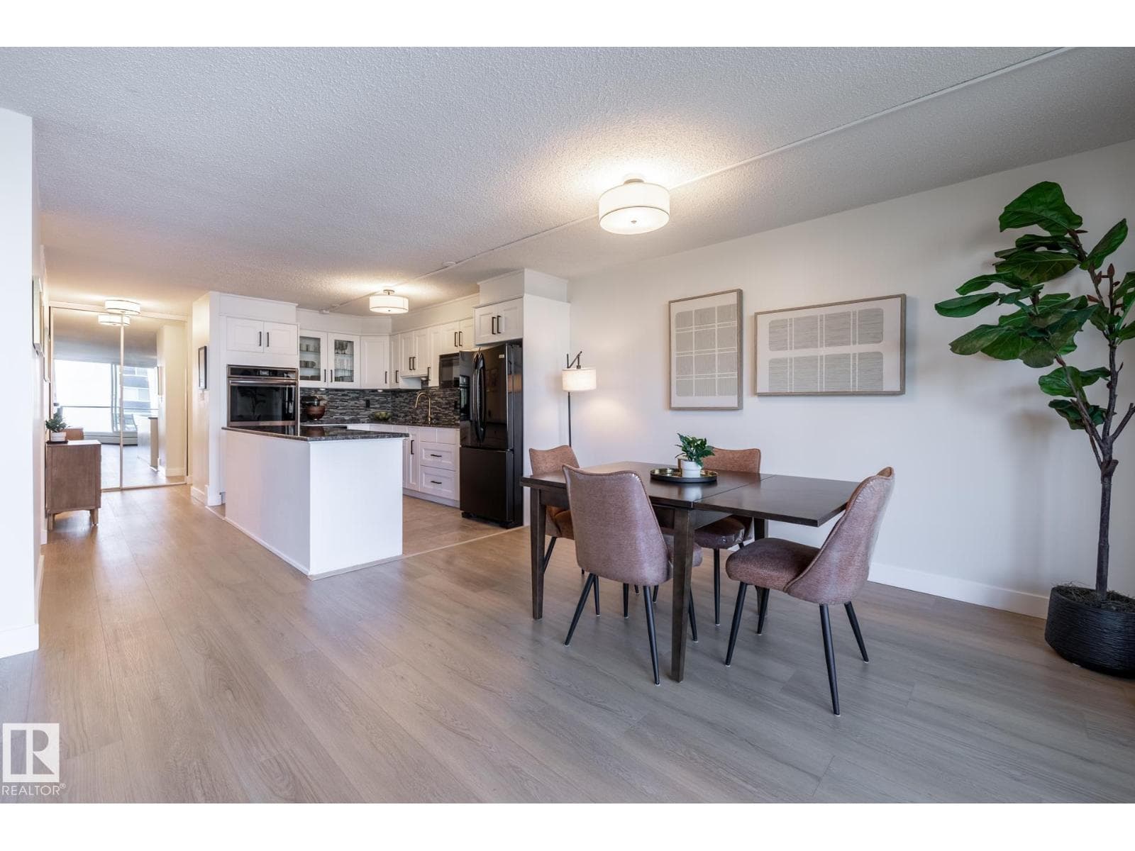 #807 10011 116 ST NW