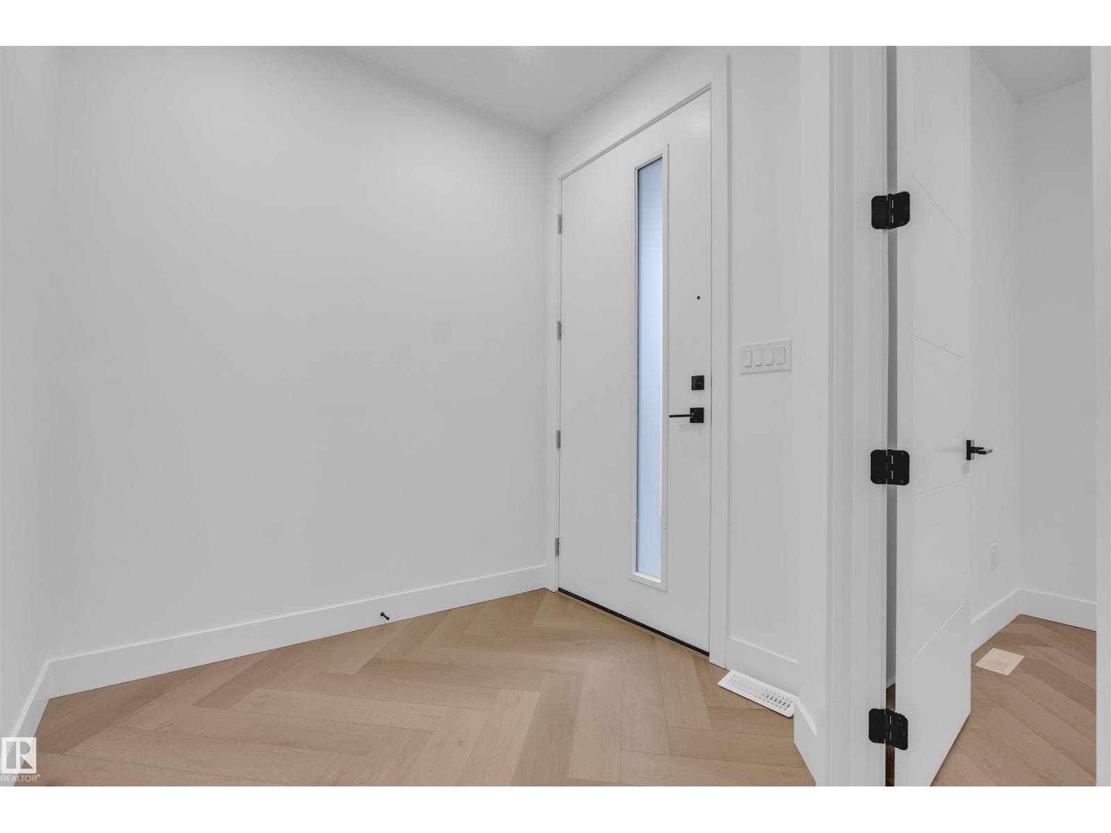 3513 42 AV — photo 3