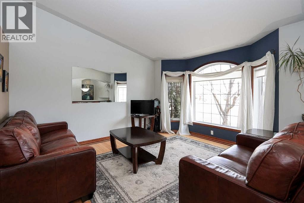 50 Donald Close — photo 2