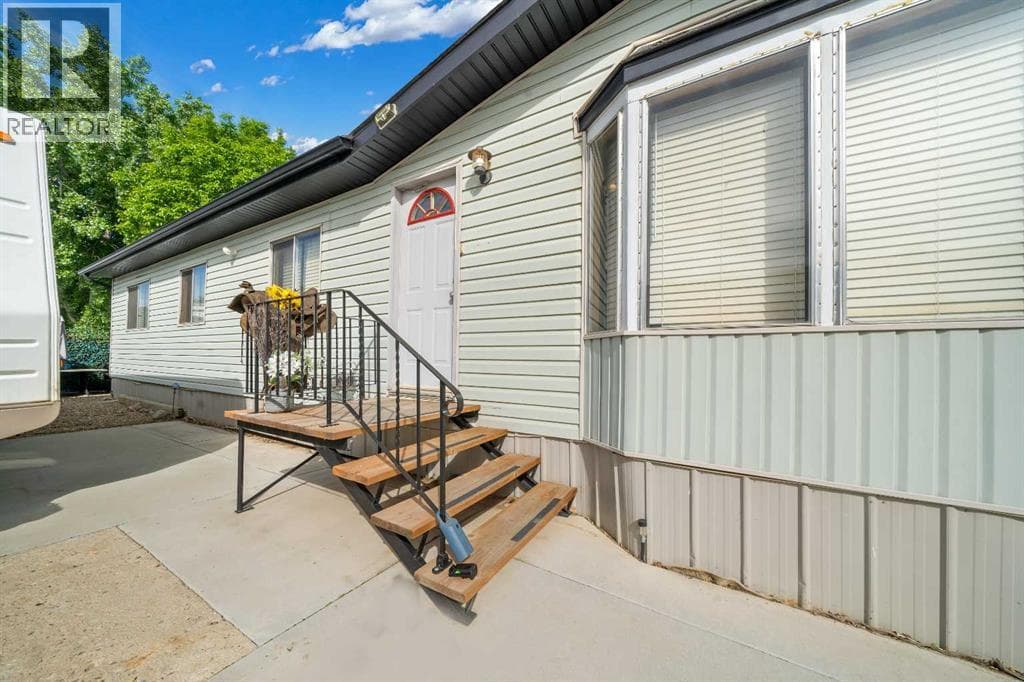 341 Cornell Crescent SW — photo 4