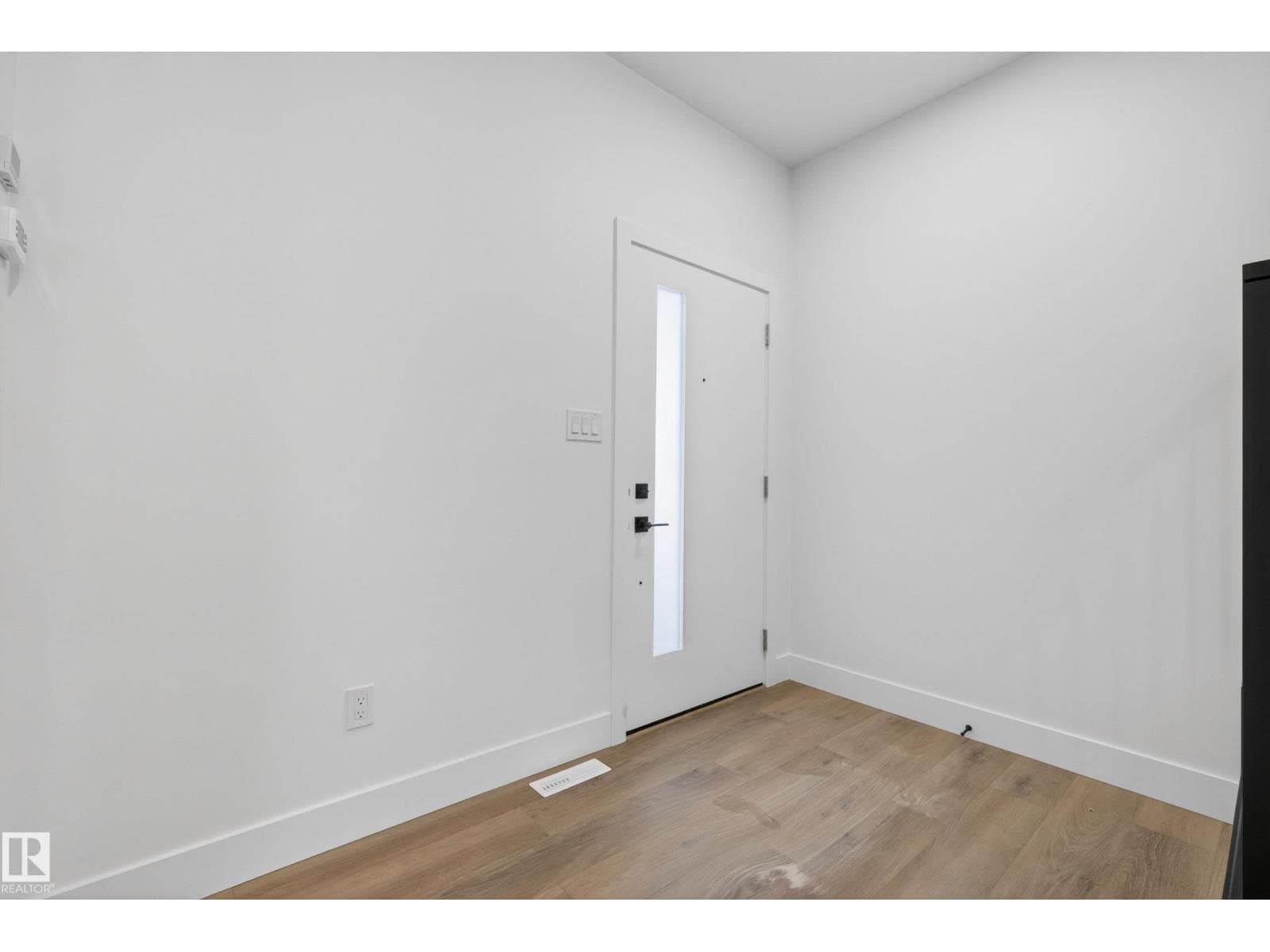 119 Caledon CR — photo 3