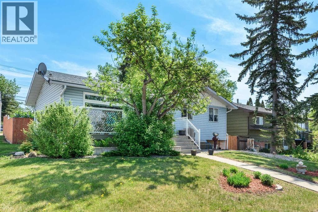 208 Van Horne Crescent NE — photo 2