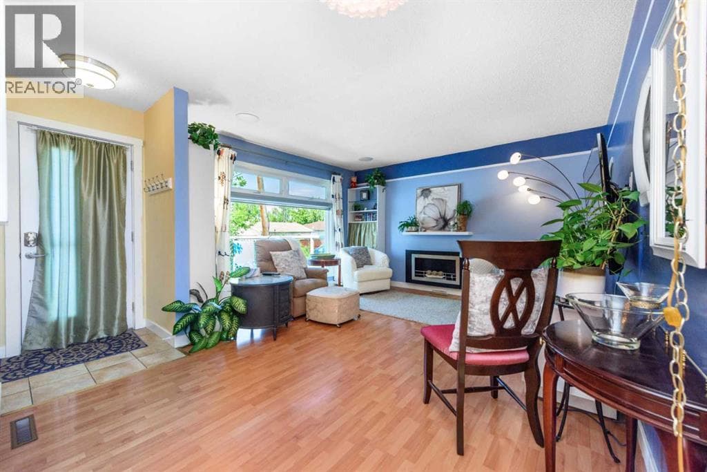 208 Van Horne Crescent NE — photo 5
