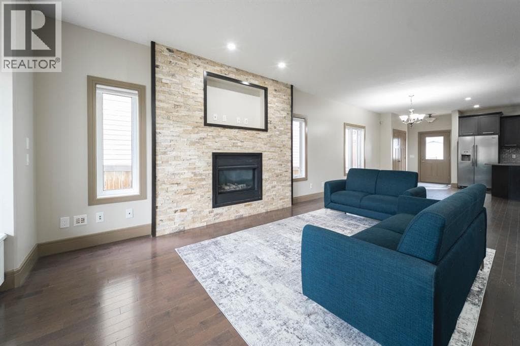 153 Walnut Crescent — photo 3
