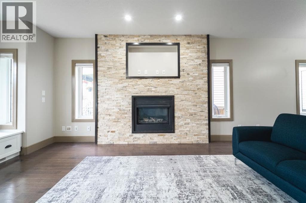 153 Walnut Crescent — photo 4