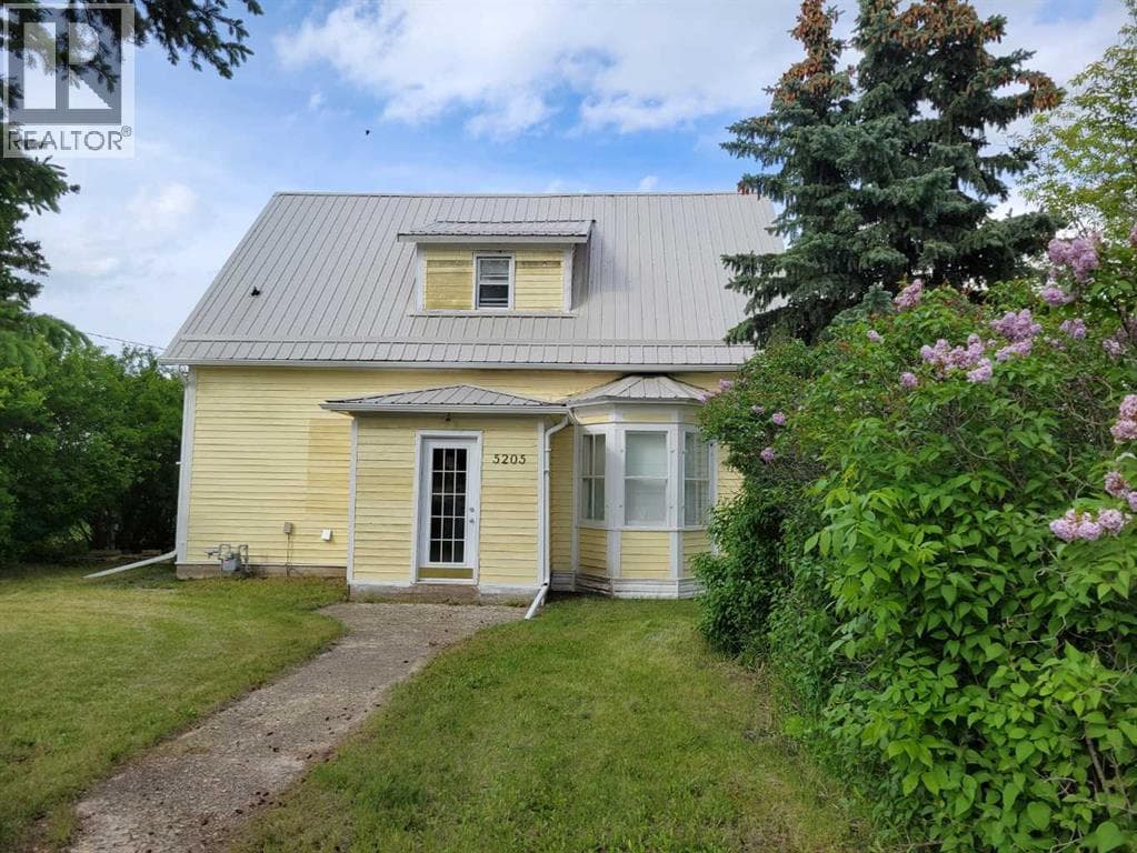 5205 52 Avenue — photo 2