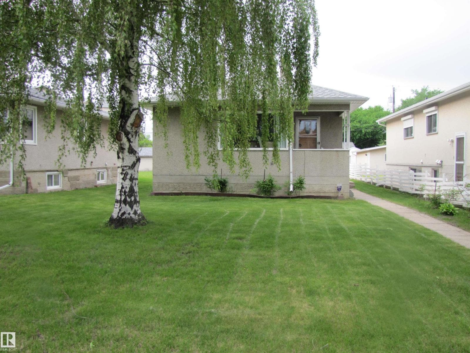8122 83 AV NW