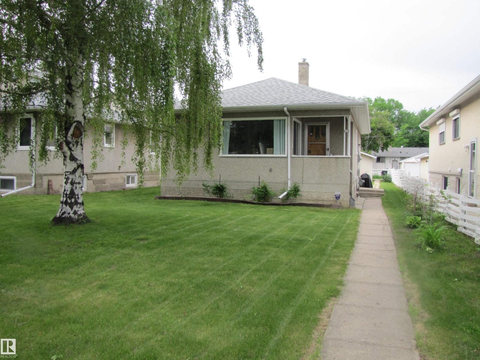 8122 83 AV NW — photo 2