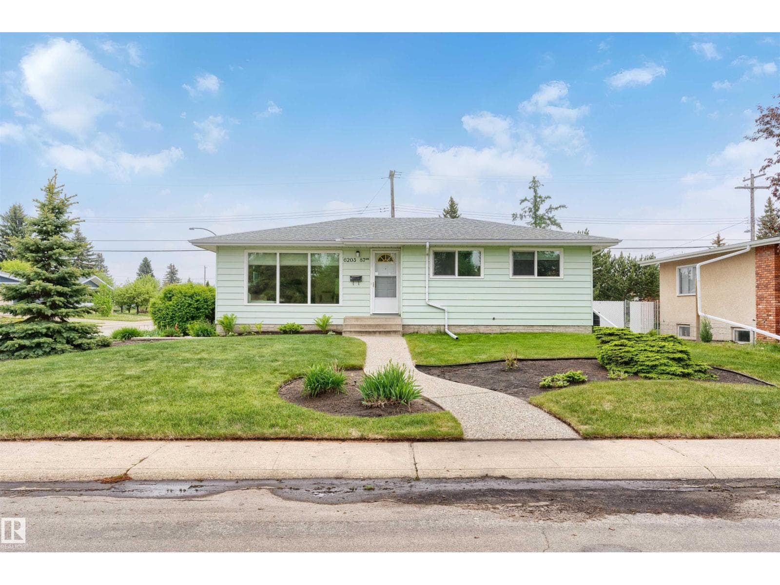 6203 87 AV NW
