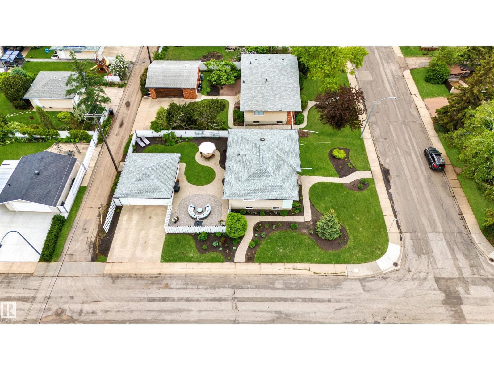 6203 87 AV NW — photo 3