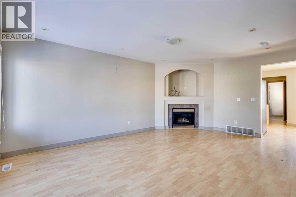 258 Fox Crescent — photo 3