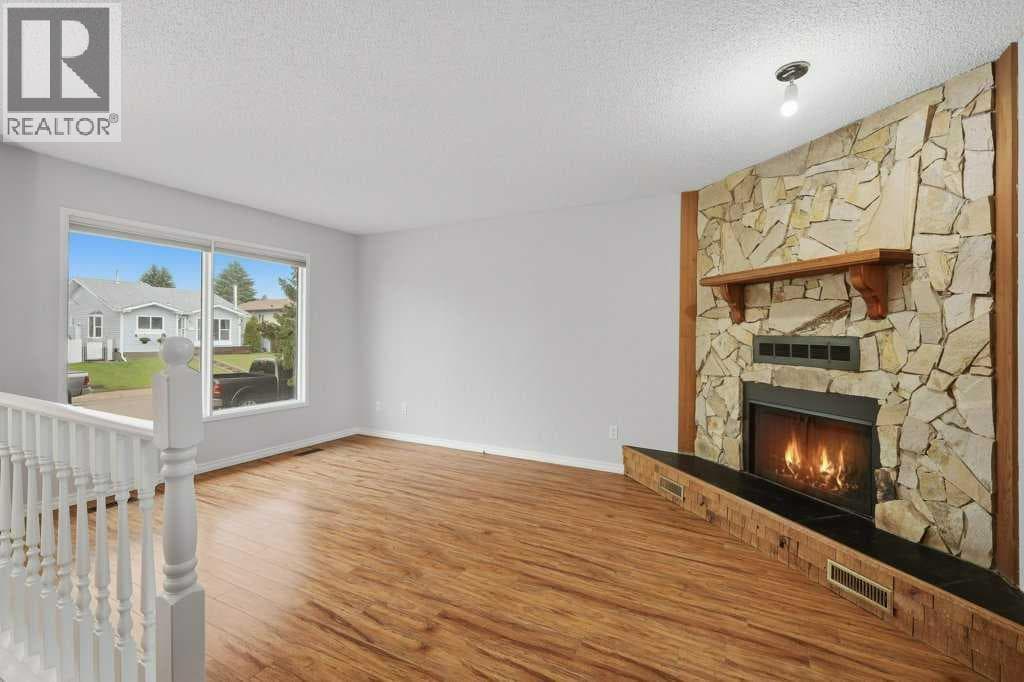102 Denovan Crescent — photo 2