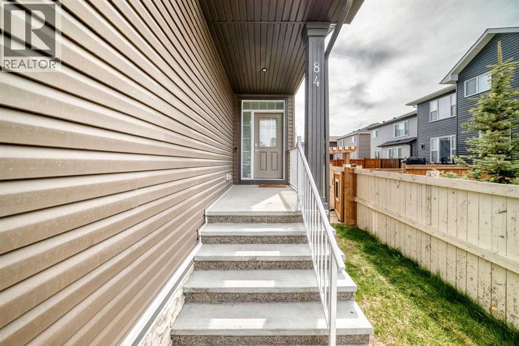 84 Evansfield Close NW — photo 2