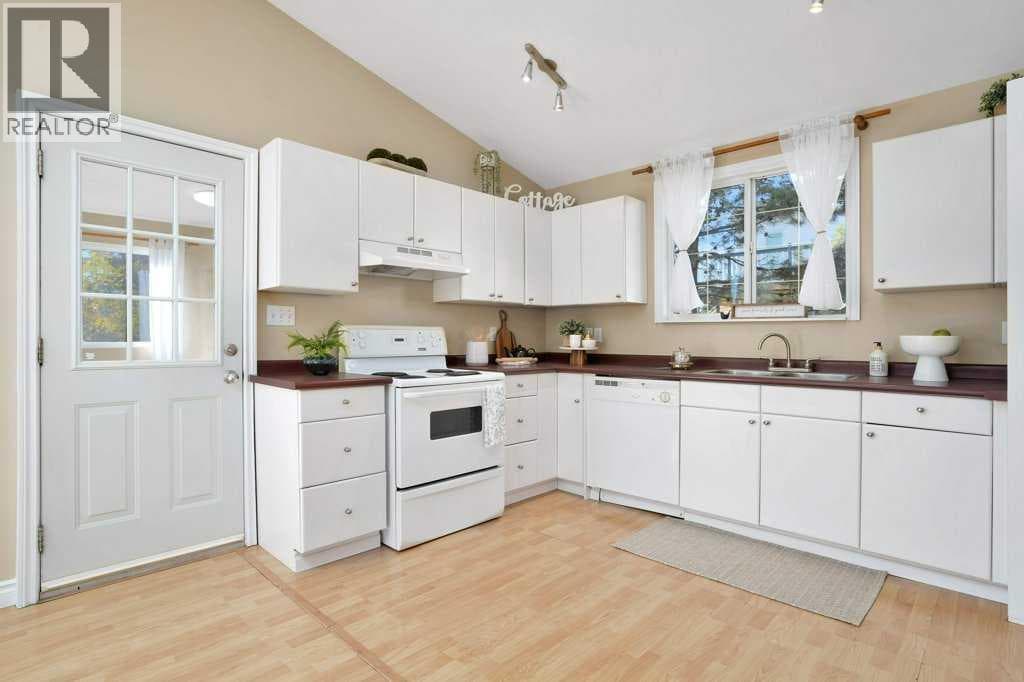 8 Sunnyside Drive — photo 5