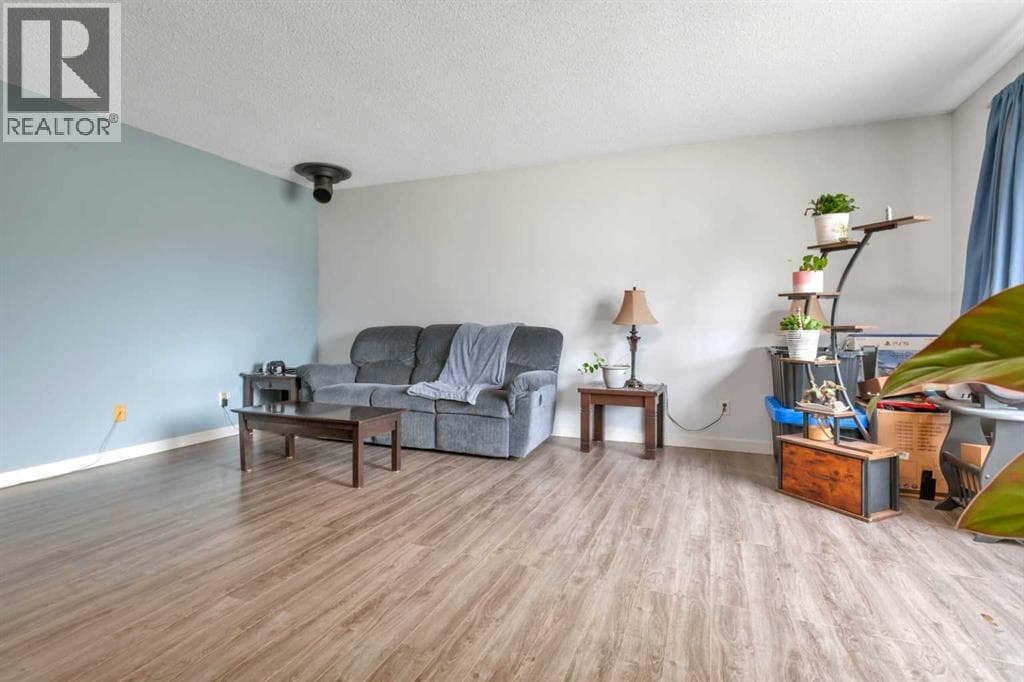 4605 53 Street — photo 5
