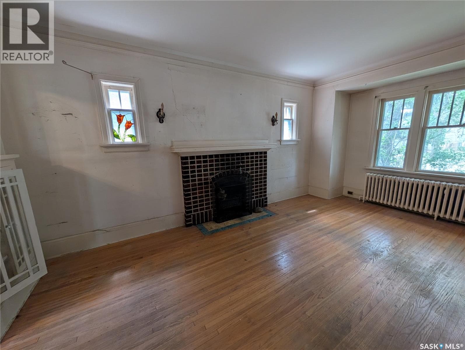 2029 Elphinstone STREET — photo 3