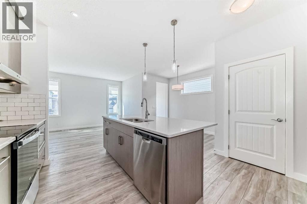 121 Ambleside Heath NW — photo 5