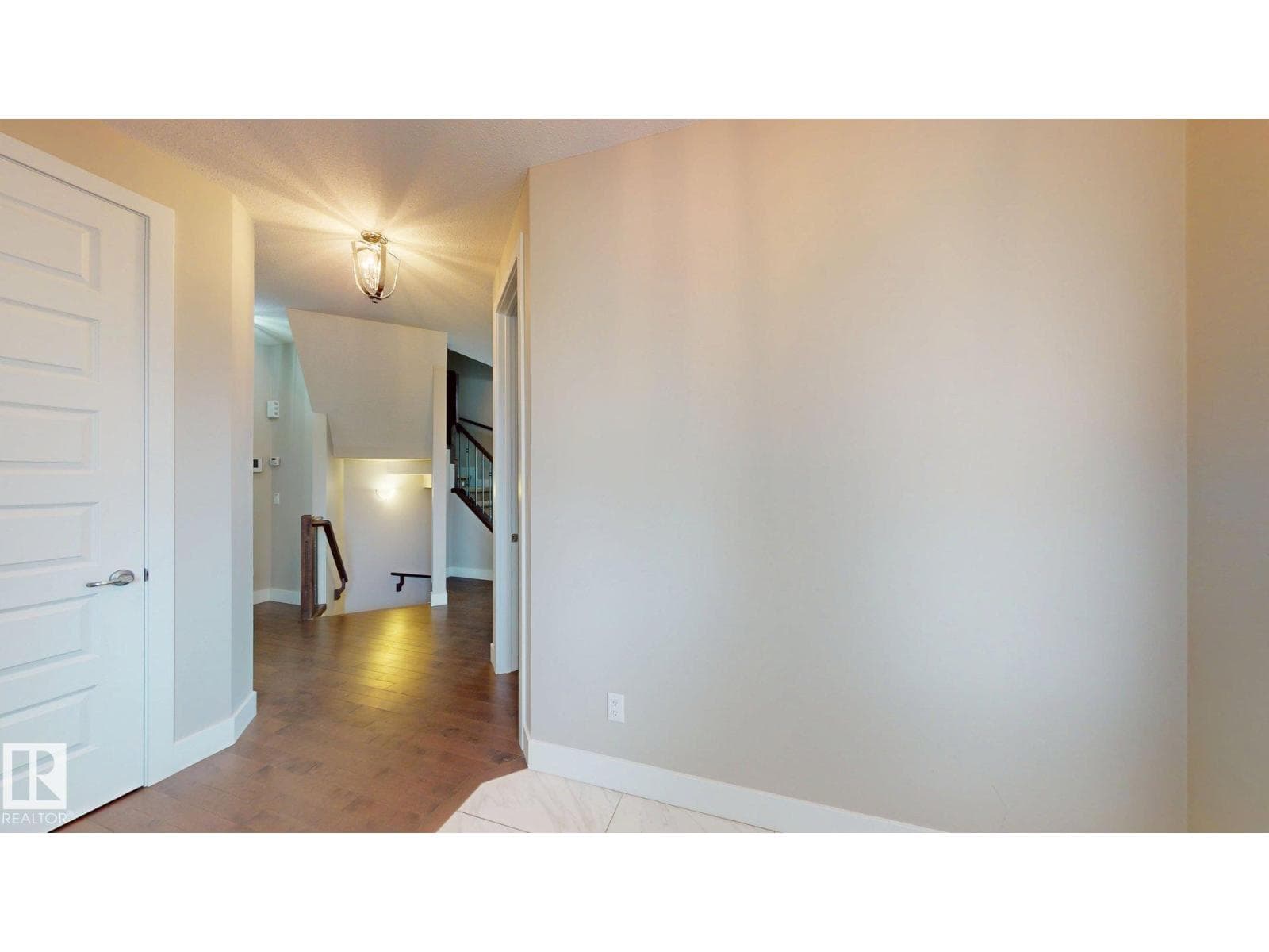 4016 8 ST NW — photo 4