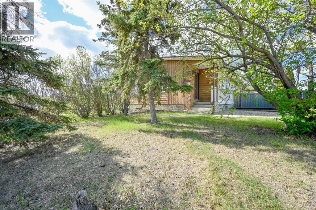 9433 121 Avenue — photo 3