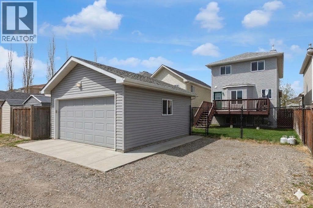 19 Bridleglen Road SW — photo 2