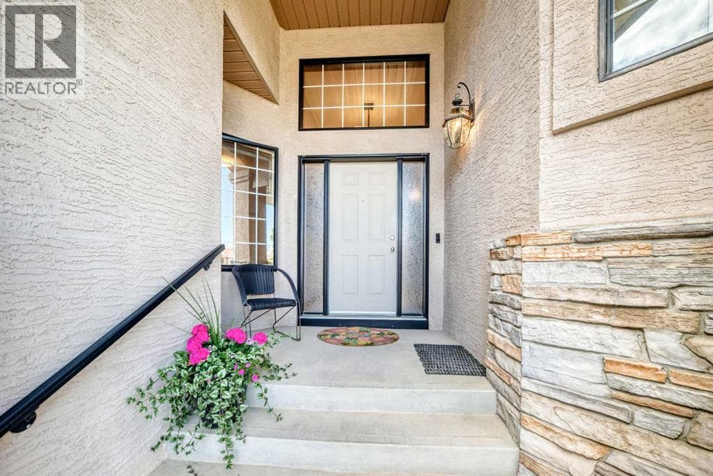60 Hamptons Terrace NW — photo 4