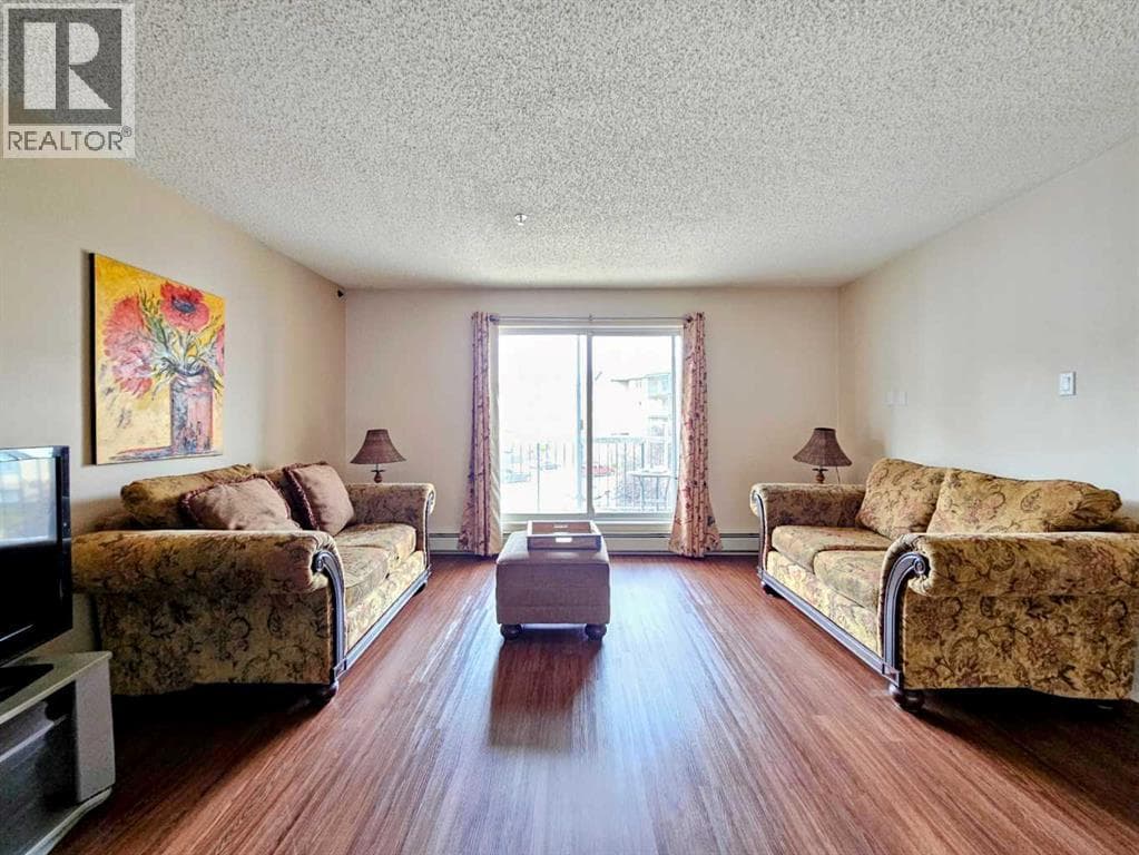 320, 100 Richard Street — photo 2
