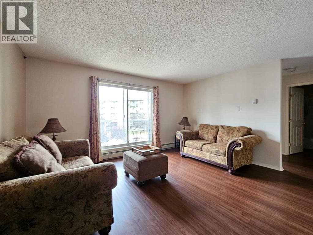 320, 100 Richard Street — photo 3
