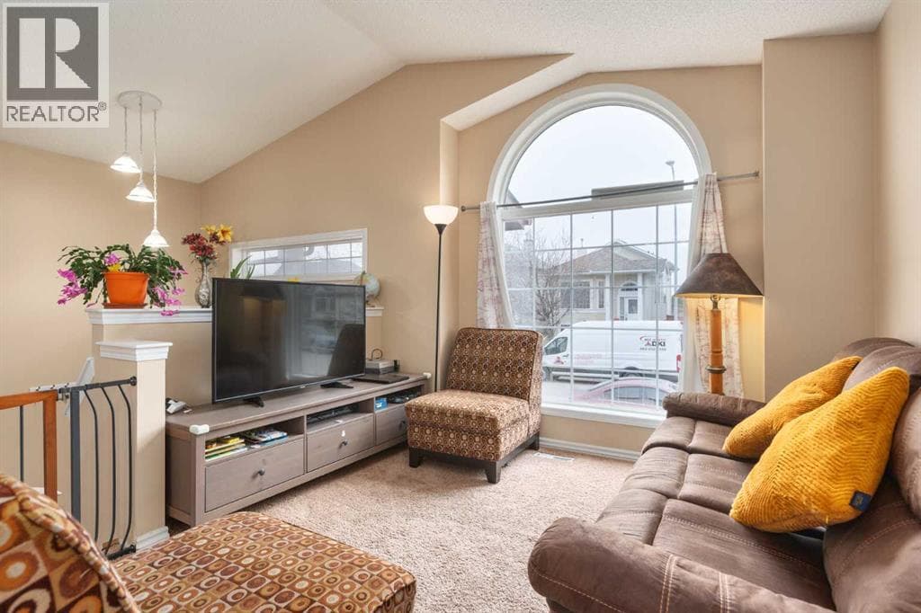 135 Covewood Close NE — photo 4