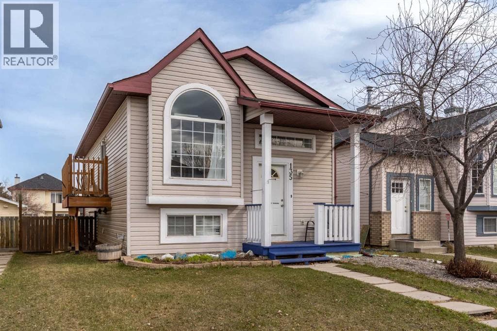 135 Covewood Close NE