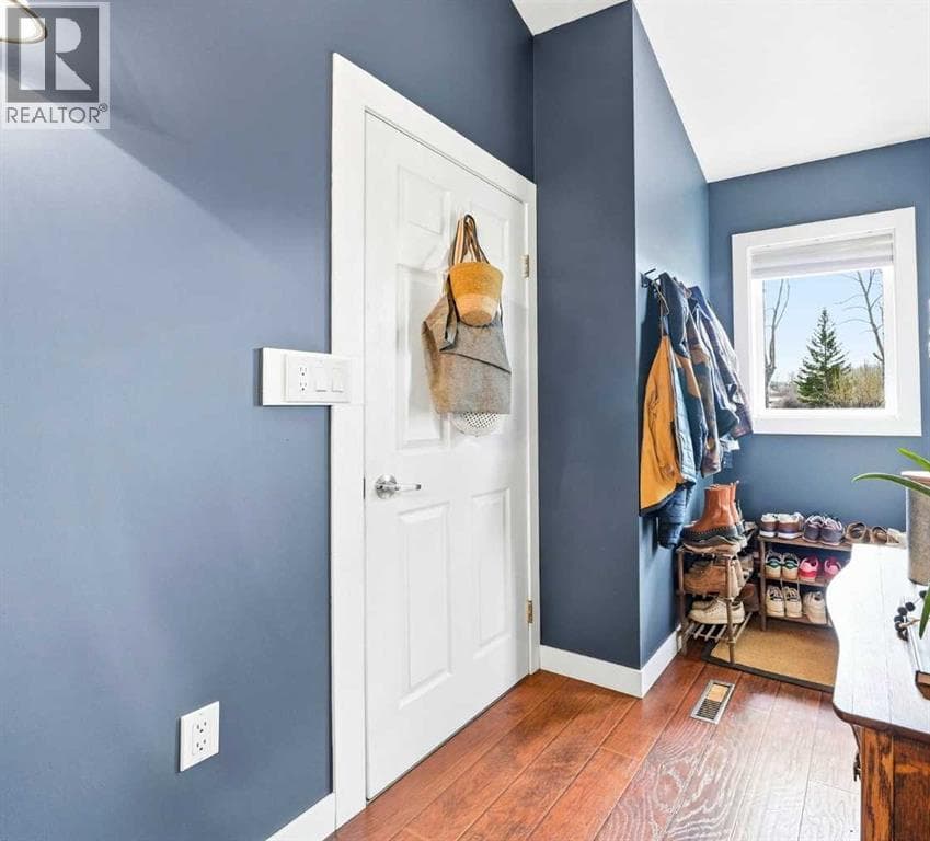 306064 36 Street E — photo 5