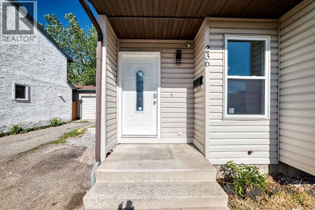 236 Pinemill Mews NE — photo 2