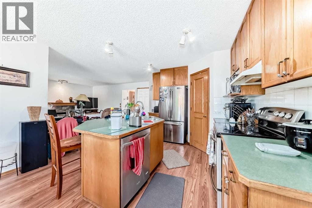 182 Somerglen Road SW — photo 3