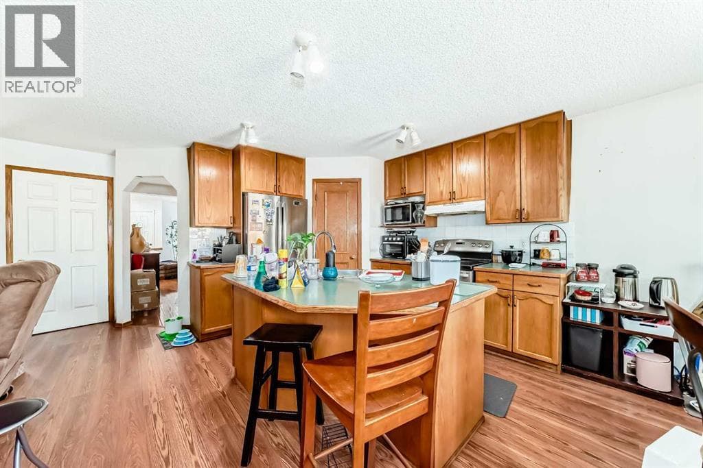 182 Somerglen Road SW — photo 2