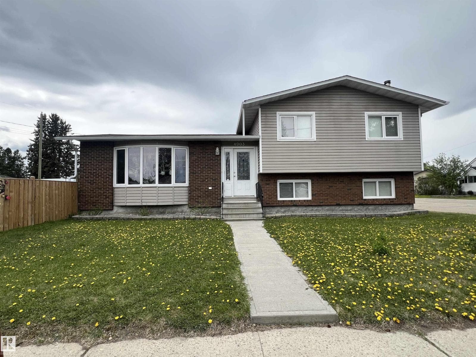 4903 52 AV — photo 3