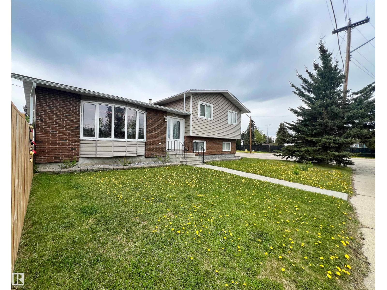 4903 52 AV — photo 2
