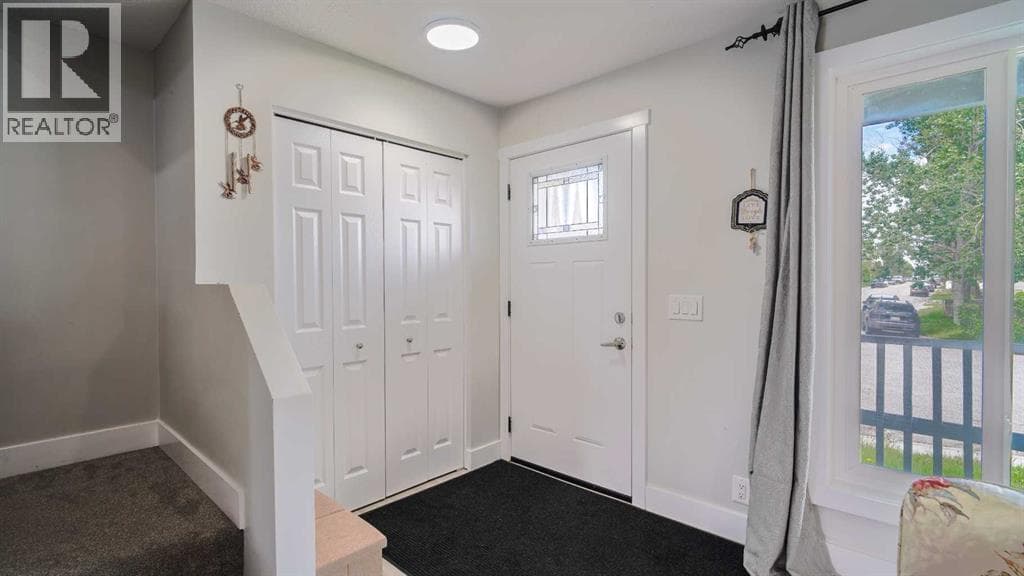 164 Castlegreen Close NE — photo 3