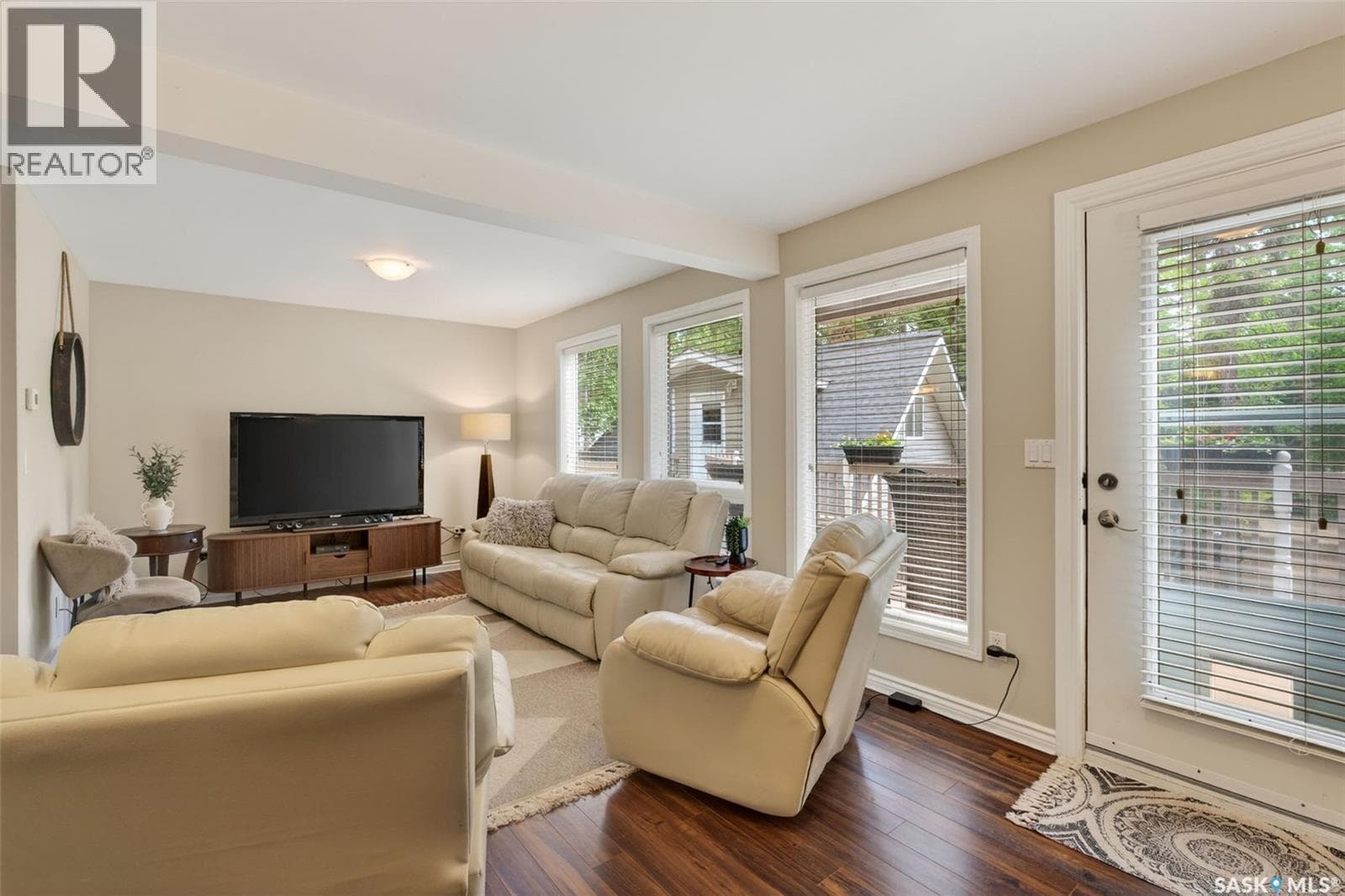 603 Marine DRIVE — photo 4