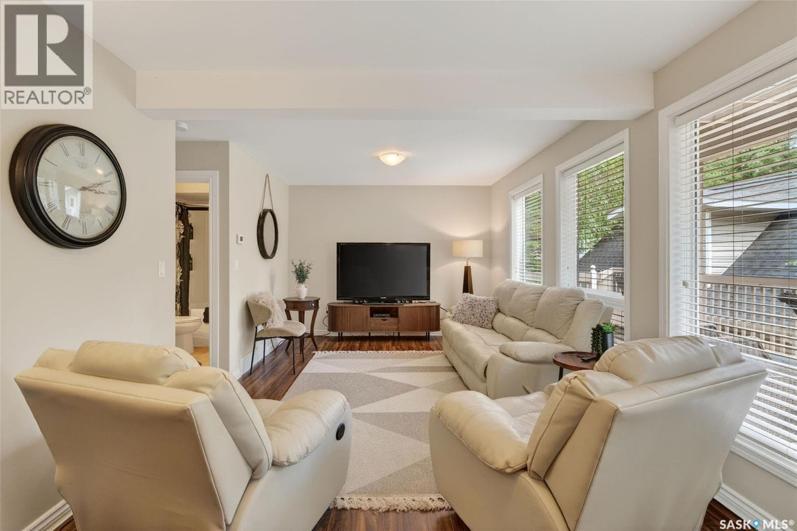 603 Marine DRIVE — photo 5